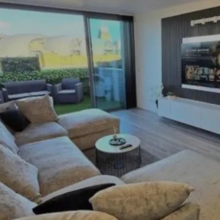 Rose * Bradford (West Yorkshire)